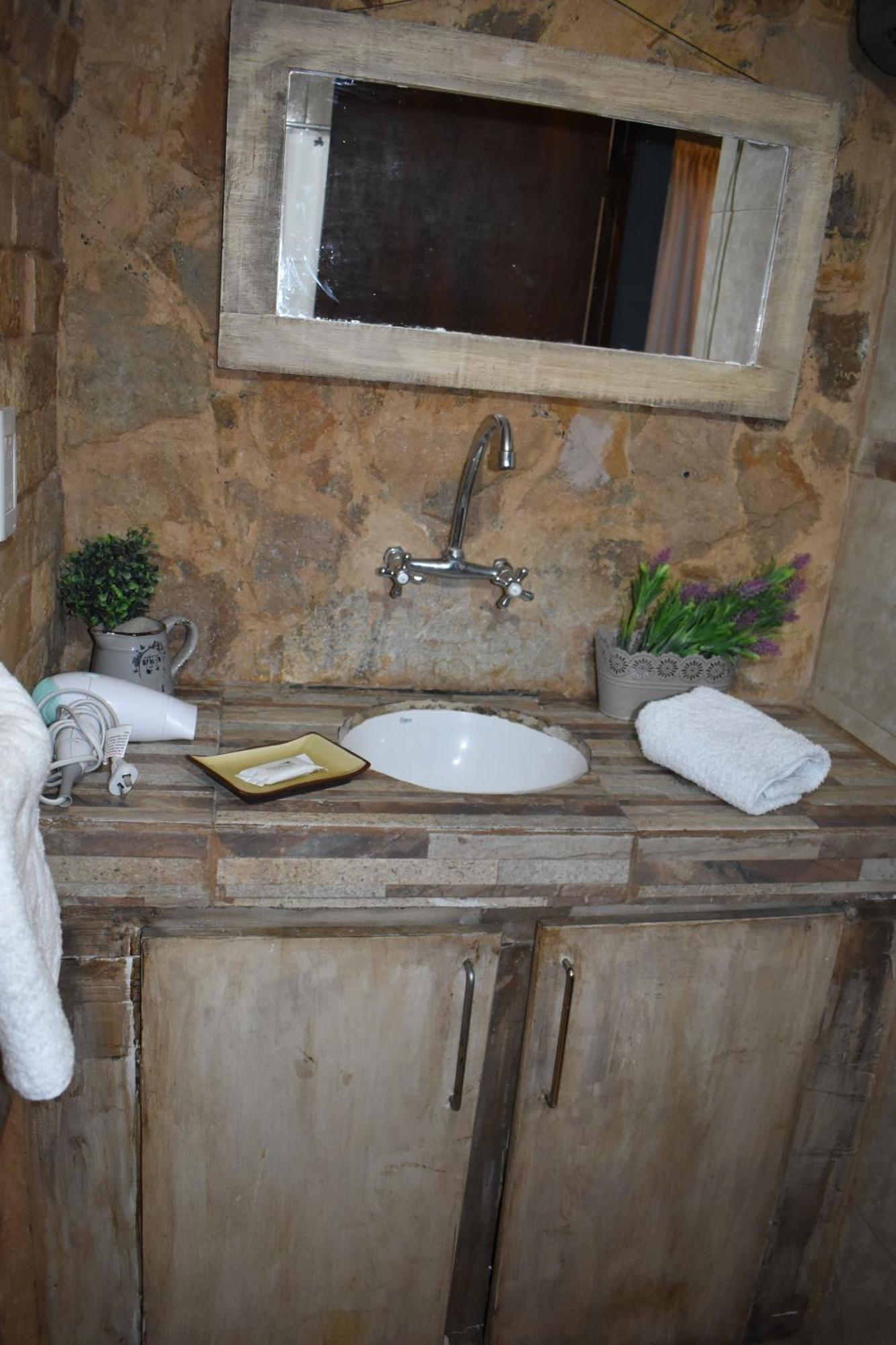 Hotel Cabanas Aparts Tierra De Glaciares เอลกาลาฟาเต ภายนอก รูปภาพ